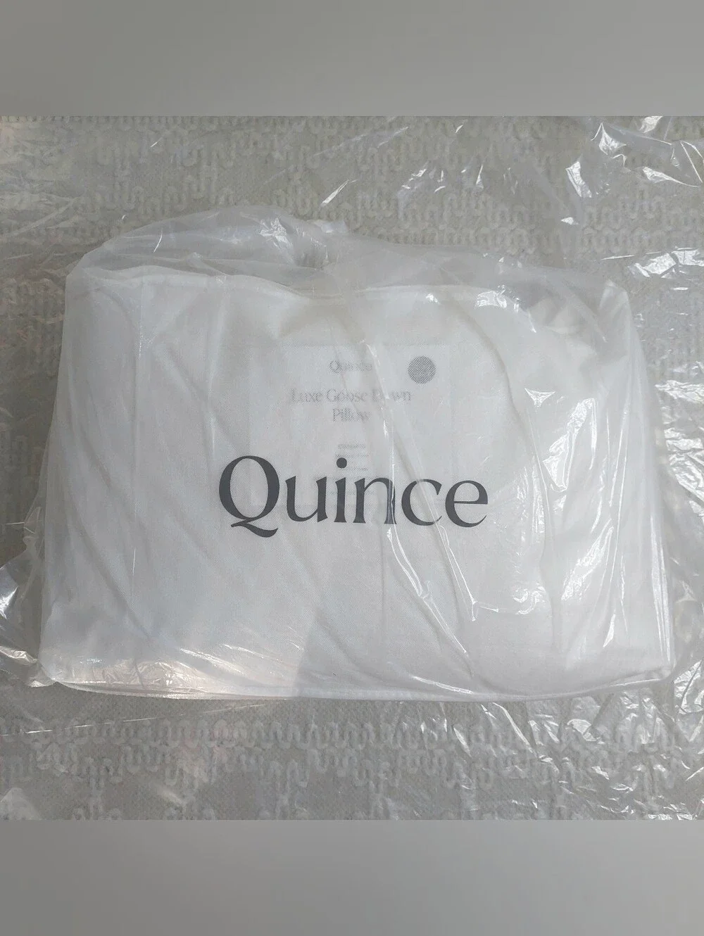 NWOT- Quince Standard White Goose Down Pillow (Medium/ Firm)(P62)